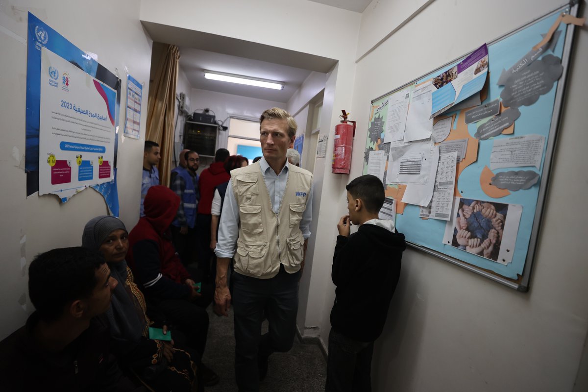 Daunting visit to #Gaza today. Chaos, desperation, families living on the streets as storms close in. There's not enough food. People are starving. WFP has reached over 1 million people, but the situation is untenable. We need to get our supplies in & a humanitarian ceasefire.