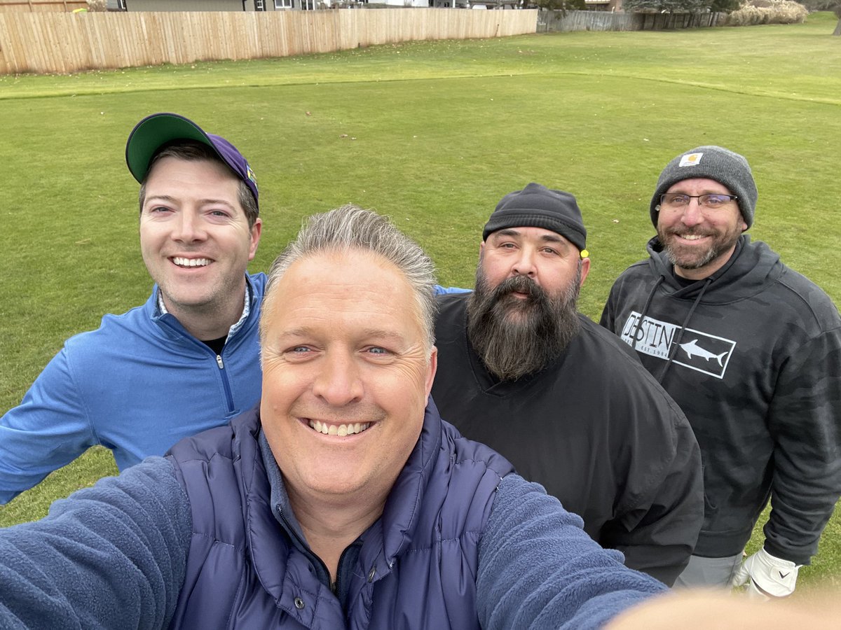 KirkMasonWWMT's tweet photo. December golf brings out the smiles! @JeffPorterWX @Lenzczall #IndianRun https://t.co/t1pFBfRSGA