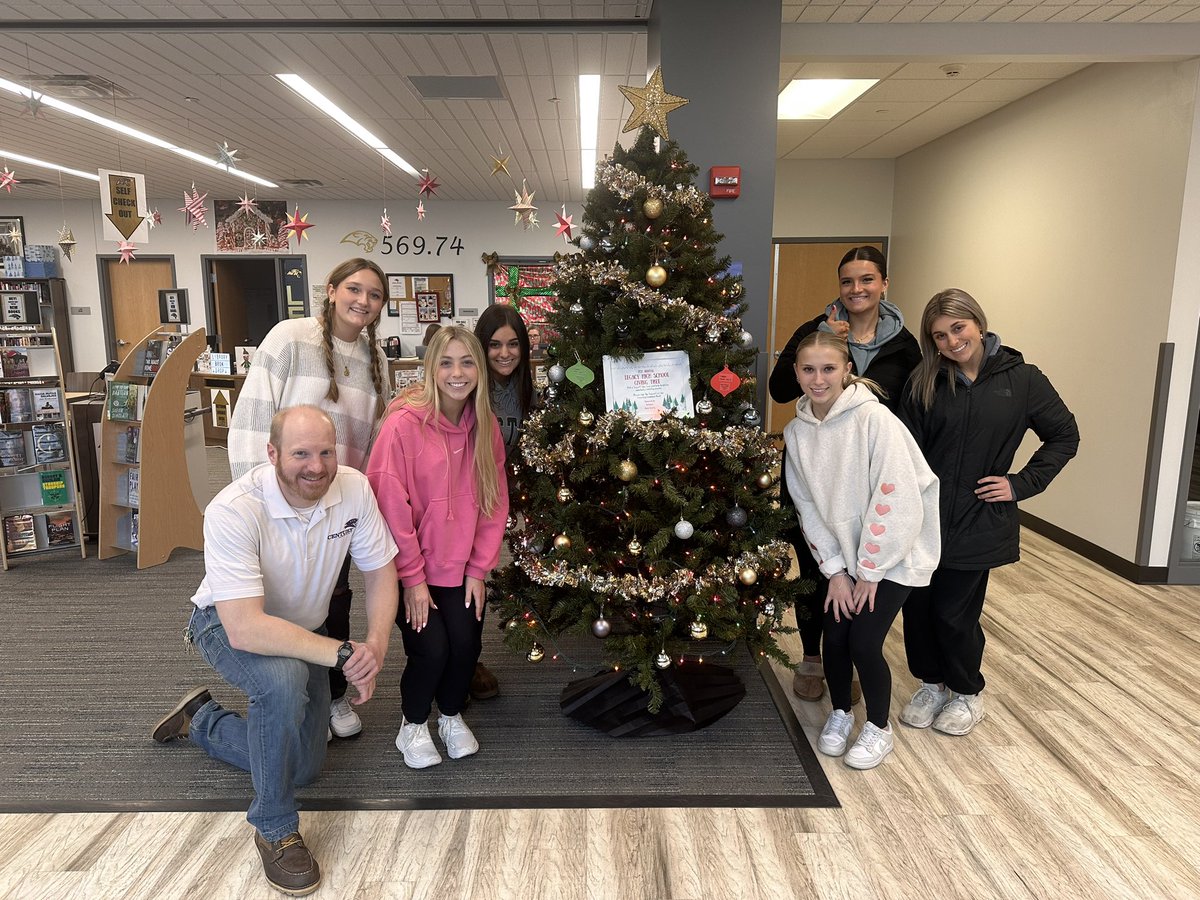 BushawTom's tweet photo. Great work @LegacySabers Empower[Ed] ladies! The first ever PowderBuff event raised funds that these ladies used to purchase gifts off the legacy giving tree. Proud of your work and commitment to doing good your school and community. @BismarckSchools https://t.co/bWp00GB7nO