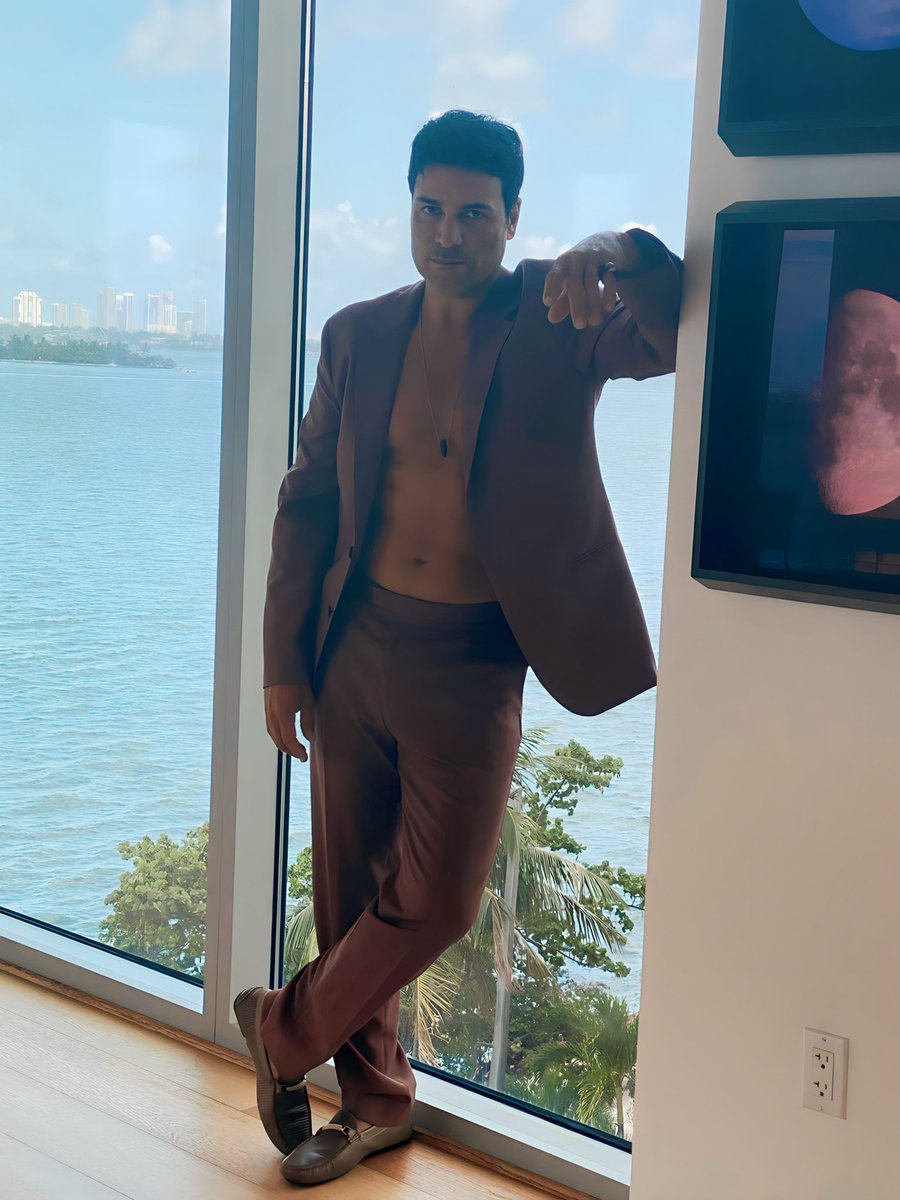 CHAYANNE tweet media