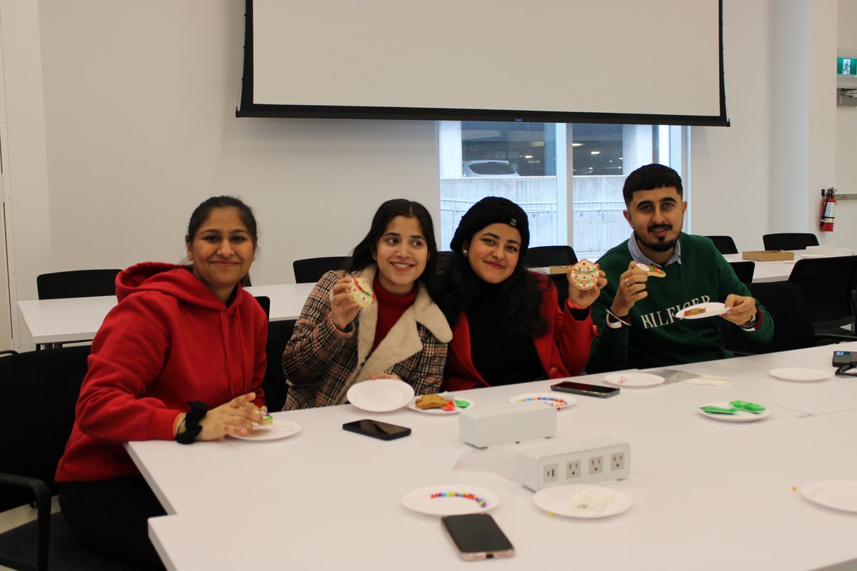 Continue_YorkU's tweet photo. Thank you to everyone who attended our Holiday Social today! We had an amazing time relaxing and having fun with students, staff and instructors. Happy Holidays to the SCS Community!
#YorkUSCS #SCSHoliday https://t.co/Wz08dps6jh