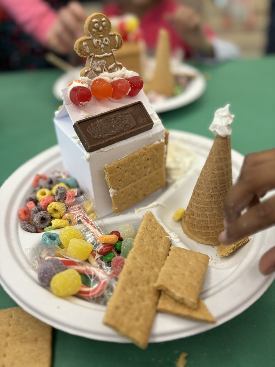 kaburch1981's tweet image. Today I got to have the BEST time @spradleyelem Kinder as they complete 1 of my favorite MATH #performancetasks to wrap up the geometry unit on 2d shapes &amp;amp; 3d solids. This task is also connected to family tradition and community outreach. Real life transfer of math at its BEST!