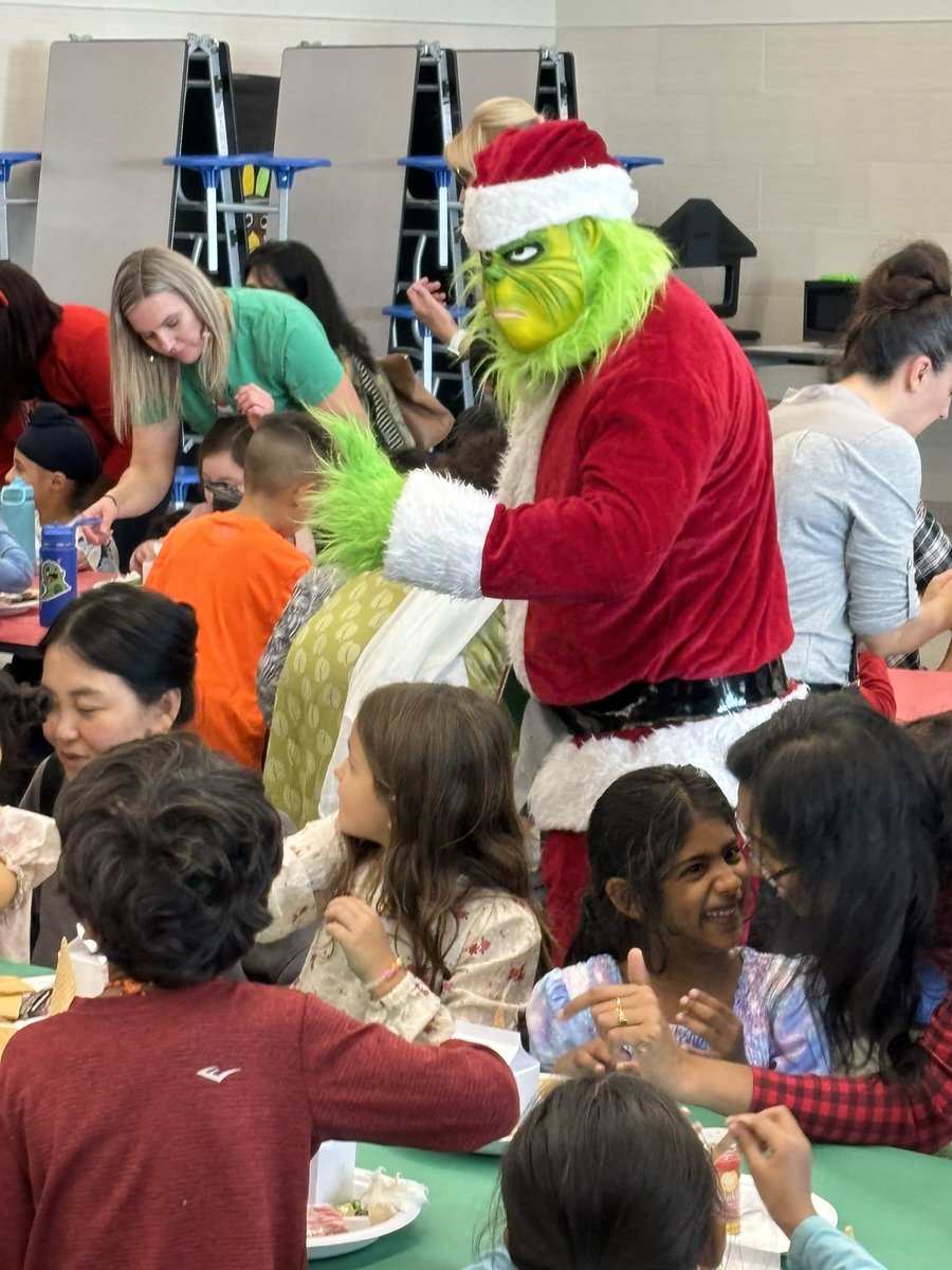 kaburch1981's tweet image. Today I got to have the BEST time @spradleyelem Kinder as they complete 1 of my favorite MATH #performancetasks to wrap up the geometry unit on 2d shapes &amp;amp; 3d solids. This task is also connected to family tradition and community outreach. Real life transfer of math at its BEST!