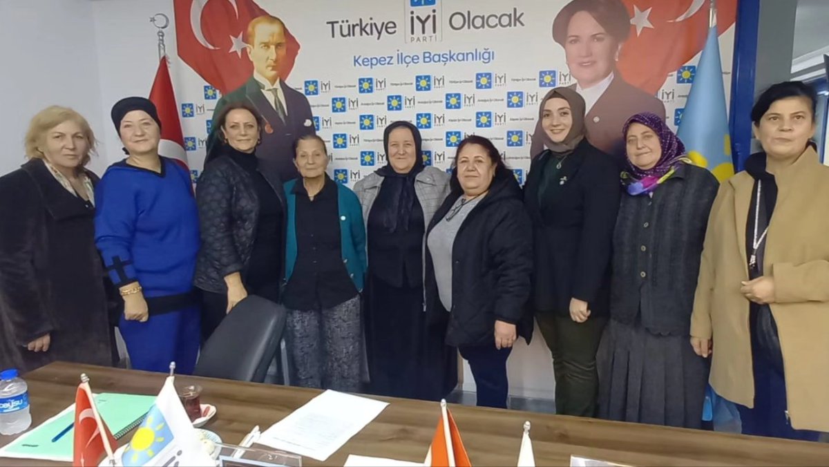 eyildirimlar's tweet photo. Sn.Genel Başkanımız @meral_aksener'in yanında ve emrinde olduğunu göstermek adına @iyiparti #Kepez teşkilatı olarak Birlik beraberlik görüntüsü vermek istedik.Yapılan spekülasyonlar ve yerel seçimler öncesi oluşan tüm manipülasyonların karşısındayız.Teşkilat bireylerin üstündedir https://t.co/kOjoAPzKt1