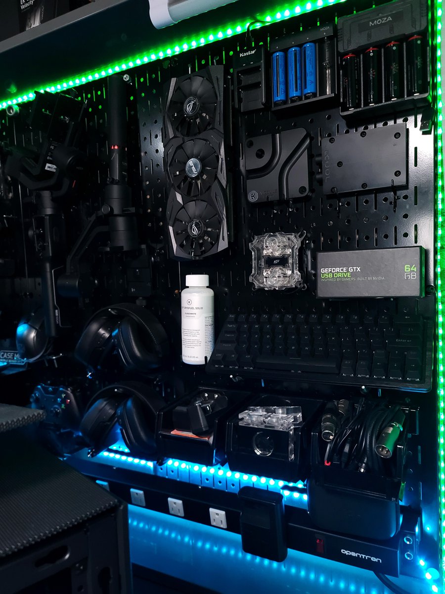 EnviousMods's tweet image. I&apos;ve switched out a few items on my new @WallControl setup.

| This pegboard/slot system is so versatile &amp;amp; works great for just about anything you want to display or organize. I have tons of tools, PC gear, hardware and photography/videography gear on mine. |

#wallcontrol