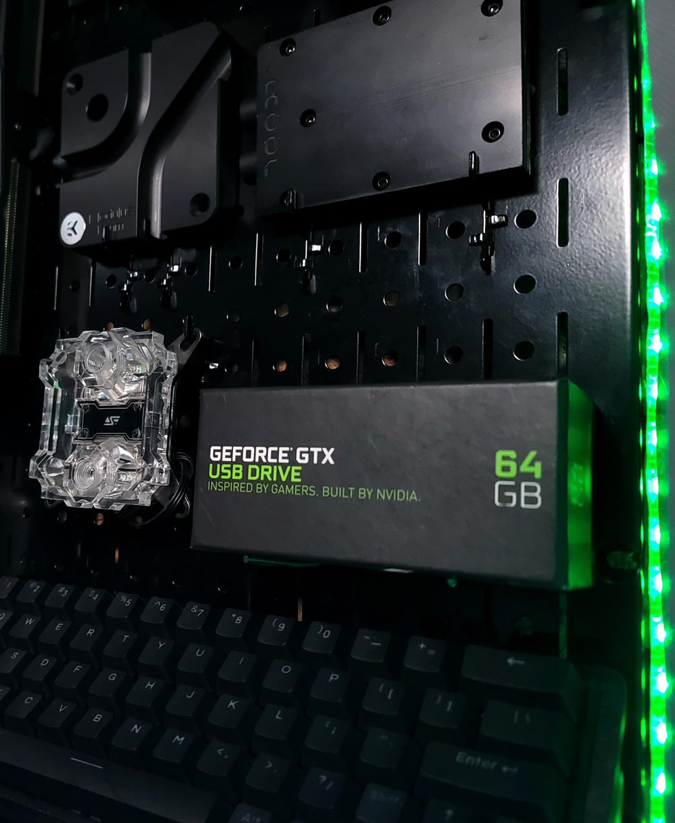 EnviousMods's tweet image. I&apos;ve switched out a few items on my new @WallControl setup.

| This pegboard/slot system is so versatile &amp;amp; works great for just about anything you want to display or organize. I have tons of tools, PC gear, hardware and photography/videography gear on mine. |

#wallcontrol