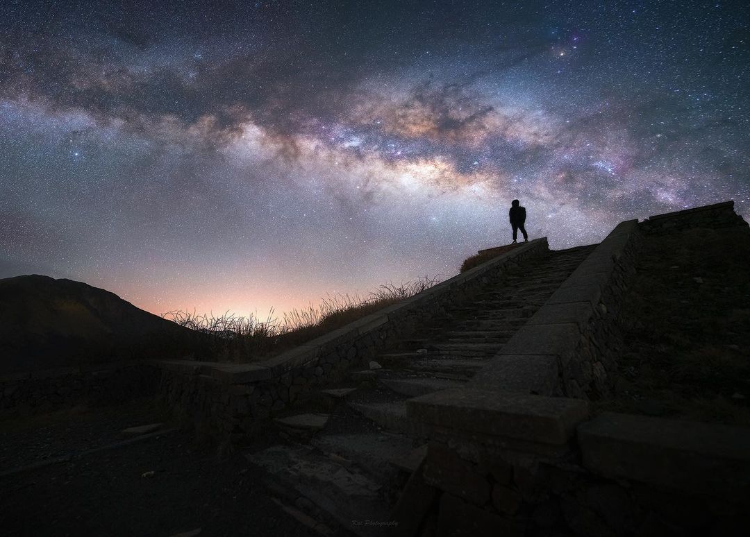 Use your footsteps ᱸto ﾞmeasure the ​world ﾞand your ​eyes ᱸto record ⬝the scenery.
