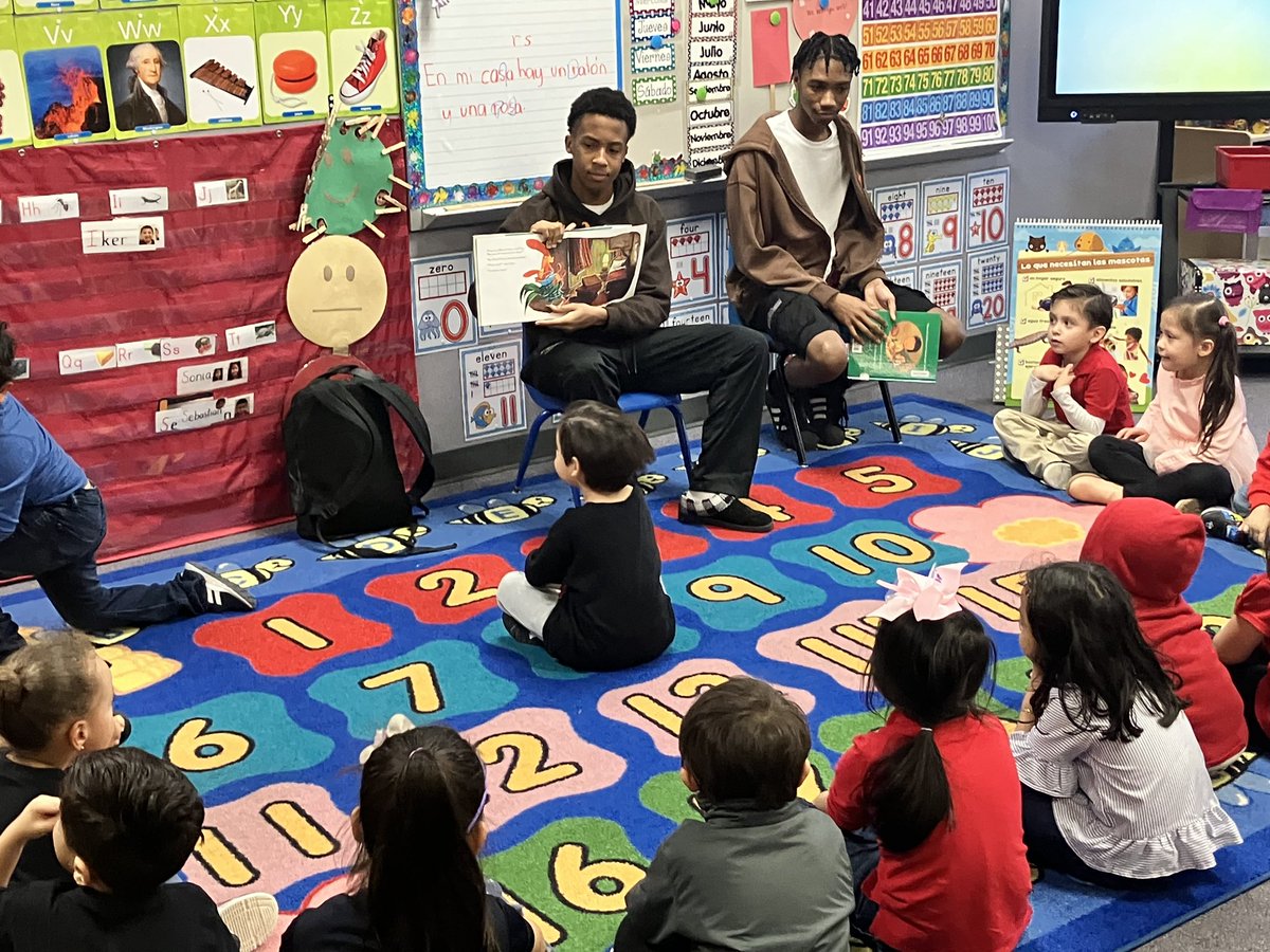 MolinaHigh's tweet photo. Big shoutout to our Black Student Union (BSU) officers as they participated in a read aloud @BethuneBulls!!! @TeamDallasISD @MRamirezDISD @SHussainDISD @shernandezDISD @JacobNunez27 @EduCourse601 @BrendaBarrera04 @WeemsJessica @MrAJSpeducator @RecruitMoJags https://t.co/r422myXqOw