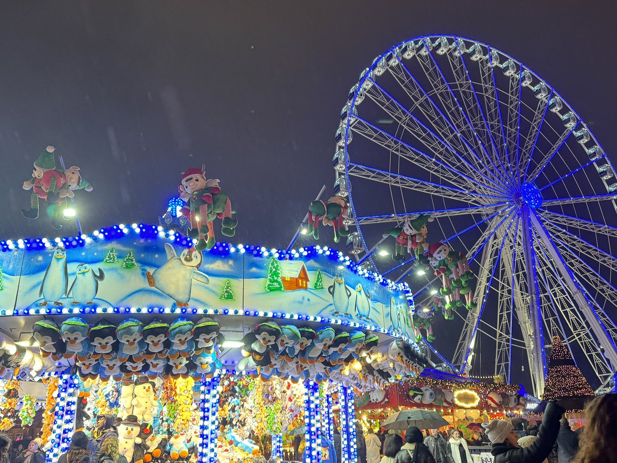 ryu_chan27's tweet photo. Perya in LDN 😜🎡🎄 https://t.co/qNMCNEJvrH