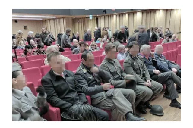 Ma le persone che in provincia di Pordenone sono andate a cinema con divise fasciste e naziste sono state identificate?🤔