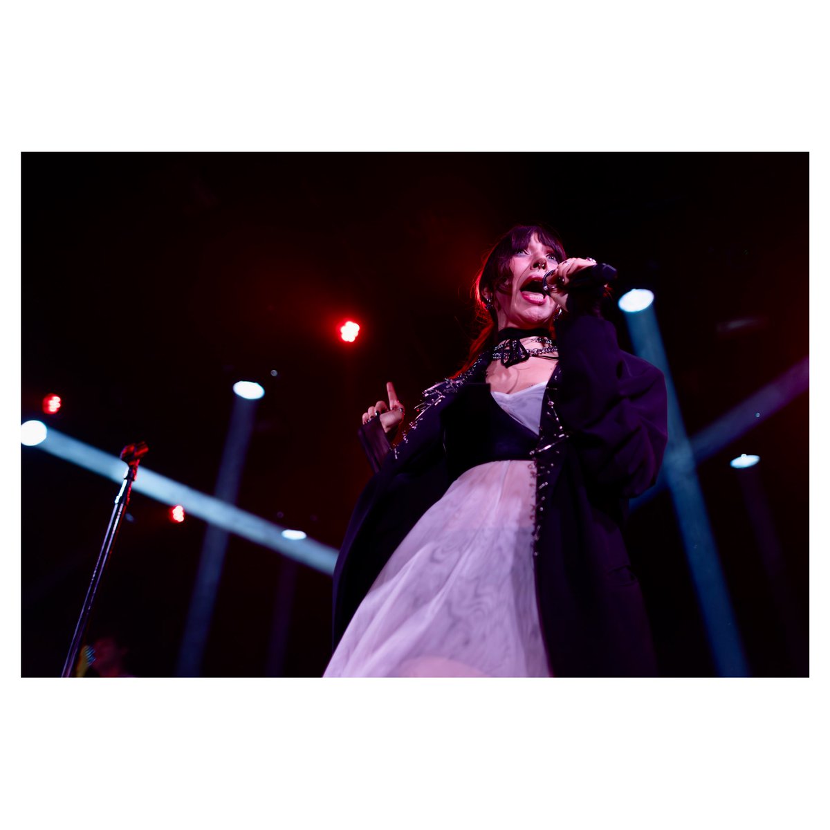 methodman13's tweet image. Got to see @kingmalamusic headline @TheEchoLA on Wednesday. @bludnymph and @itszoeko opened. Fun show all around. Thoughts and full photo galleries of each artist should be going up sometimes next week on the site. Stay tuned.
.
#DKLPHOTOS 
instagram.com/p/C0mYjLapMka/…