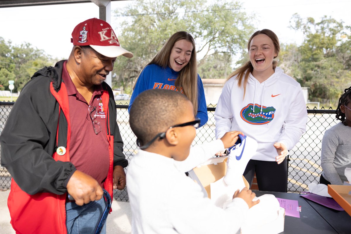 GatorsExp's tweet photo. #7DaysOfGatorsTracks 👟
Delivery Day 2️⃣:
📍Lake Forest Elementary School & Williams Elementary School
#GoodwillGators | @towerhillins | @FLBlue | @TruistNews https://t.co/7xb4YDD619