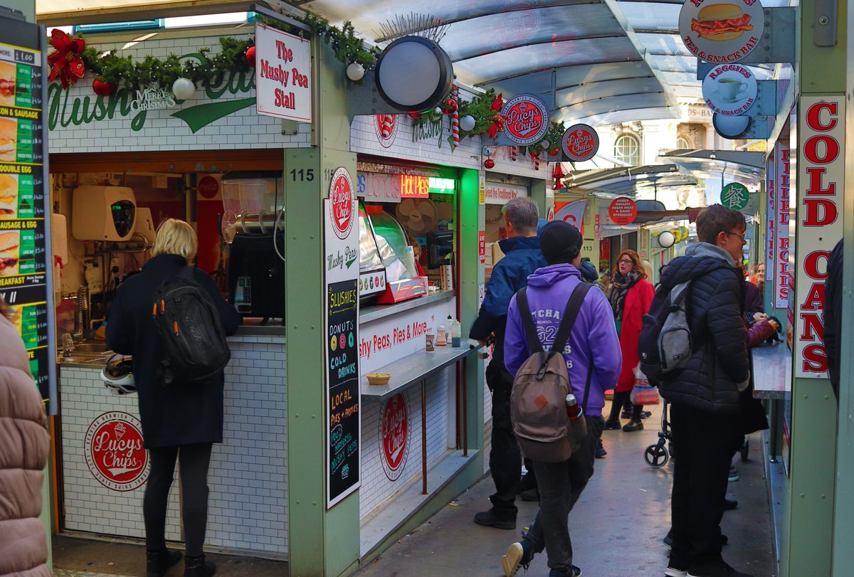 chips_dips's tweet photo. 'Tis the season...

Have you tried the Mushy Pea Pie yet? Or are you a traditionalist and enjoy mushy peas being warm, with mint and a dash of pepper? 

#lucyschips #norwichmarket #themushypeastall #lucysfishandchips https://t.co/HbjjoqbQx9