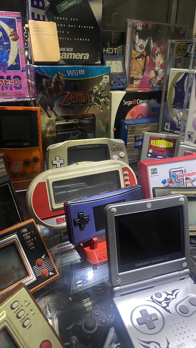 Recuerden que hoy tenemos en vivo a las 6pm a través de Facebook e Instagram!! Encuéntrenos en todas las redes sociales como Retro Play Shop!!