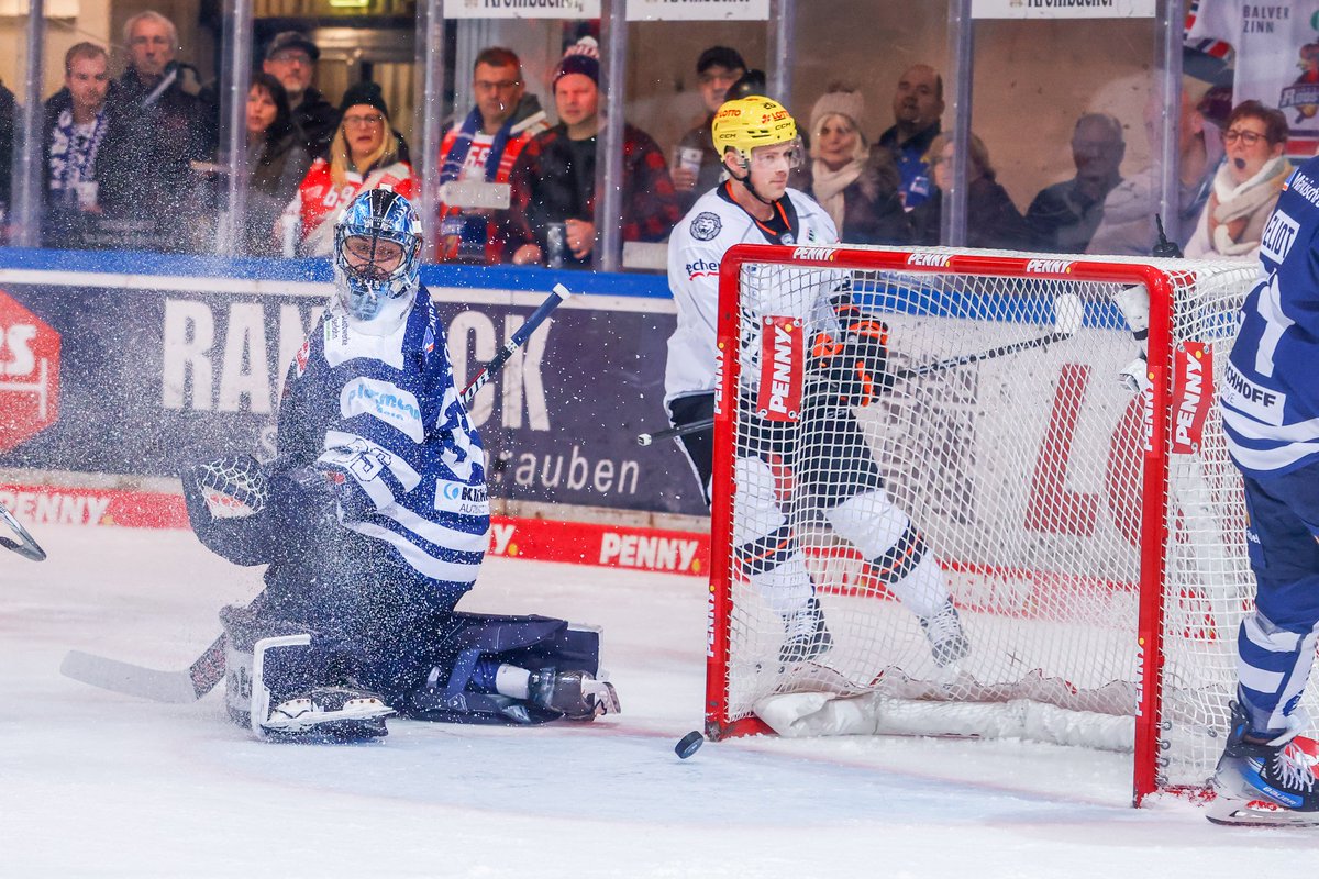 loewenfrankfurt's tweet photo. Spielende:
Ohne Punkte geht es zurück an den Main.
Cody Kunyk traf an diesem Abend gleich 2 mal für die Löwen.
Am Sonntag ist die DEG zu Gast in der Eissporthalle (14 Uhr)

#IECFRA 5:2
 #loewenfrankfurt  #bembelhockey https://t.co/rRBfjGQY7e
