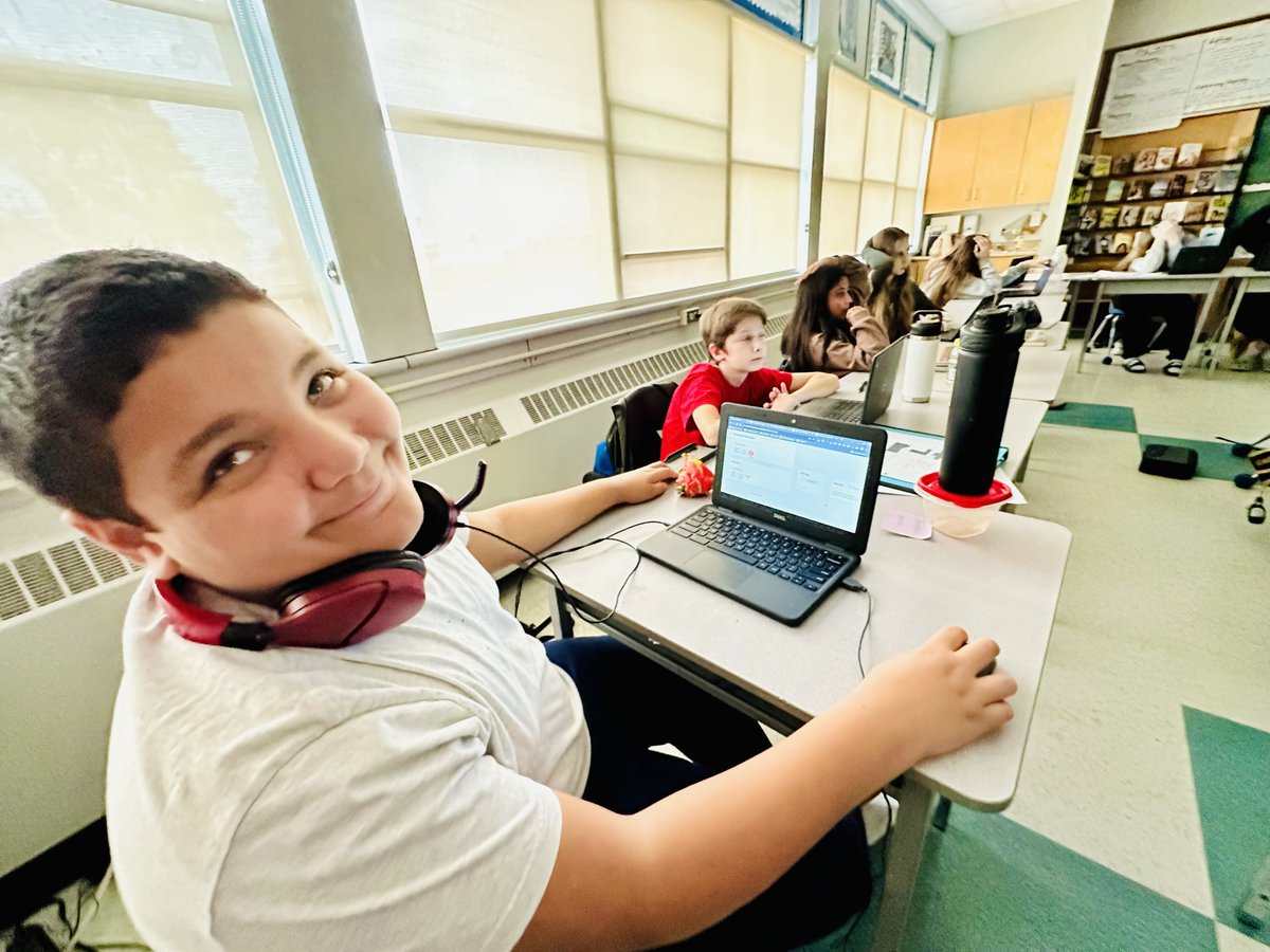 If you want to go fast, go alone. If you want want go far, go together! 🙏🏽 to @LKDSBEnrichme for leading enrichment activities, <a href="/LambtonCollege/">lambtoncollege</a> eBits Stem program, and Mrs. Hardy had our largest group yet for Craft club.  
Together, #WeAreConfed