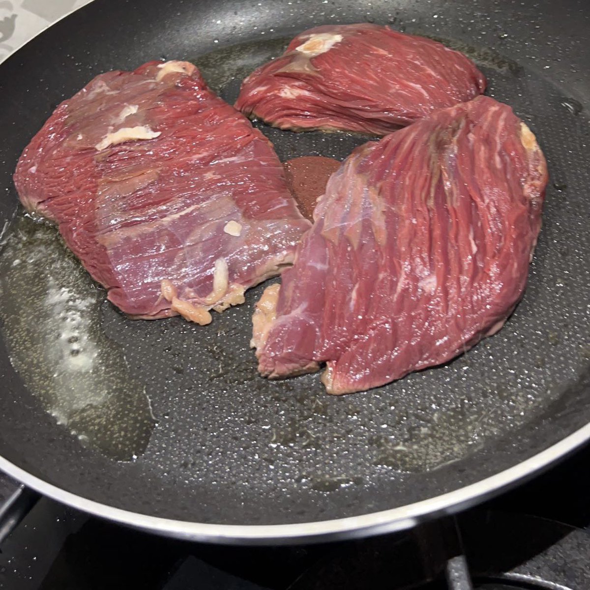 mmmm936_'s tweet photo. Every Friday I buy grass fed beef 🥩.
To pay things I give way too much in cash and say ppl to keep the money.
@amirthe_g and @ApolloOut booked a whole restaurant for themselves
At @Token_titans Friday is #ExpensiveFriday, we spend more to be forced to make it back https://t.co/Og7bfA5ILG
