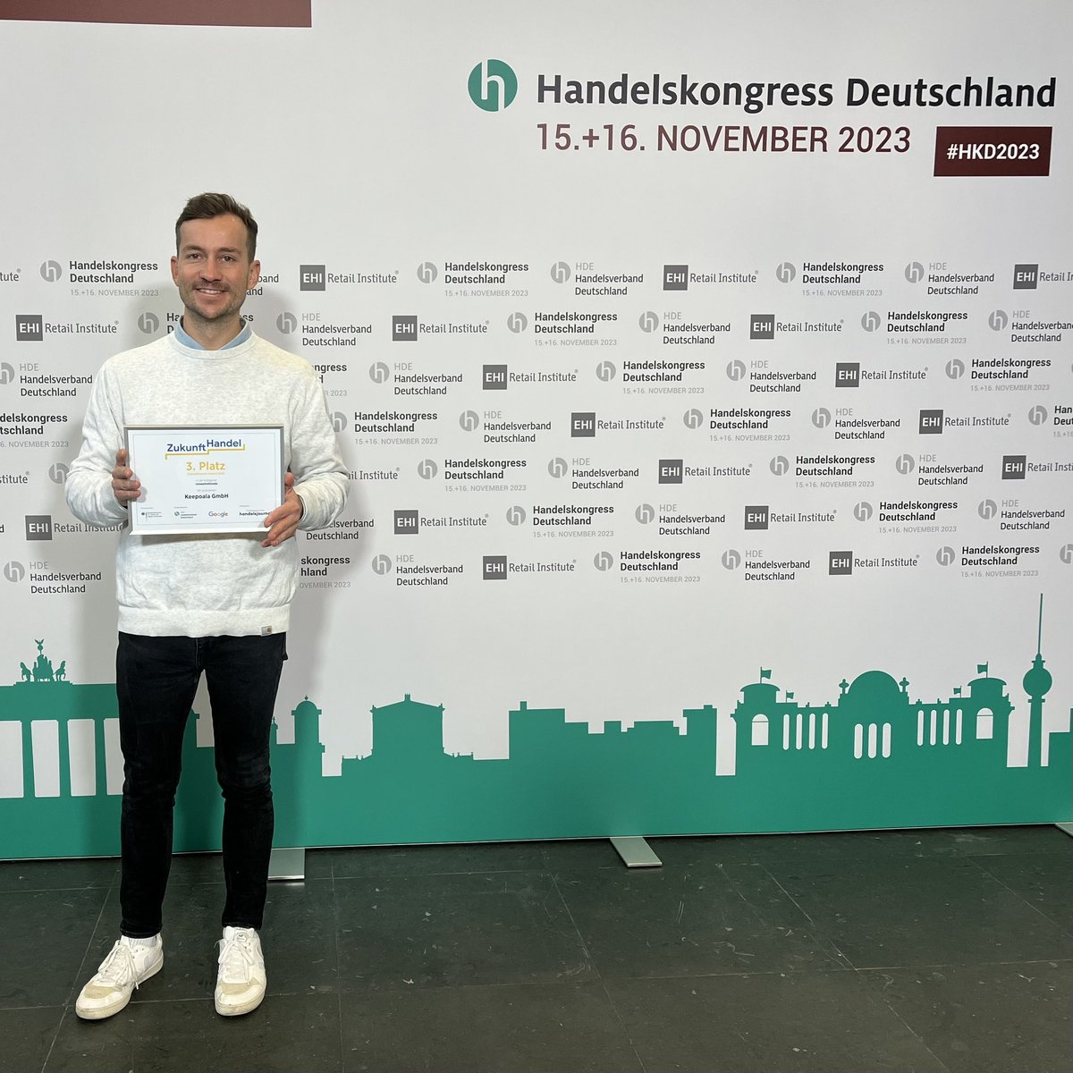 Keepoala (@keepoala) on Twitter photo Wir haben den 3. Platz des ZukunftHandel Awards in der Kategorie „Umweltrettende“ gewonnen 🥳
Wie schön, dass unser Ansatz, den Onlinehandel nachhaltiger zu gestalten, gewürdigt wird 💚 
#keepoala #handelskongress #zukunfthandel #nachhaltigkeit #startup #sustainable Wir haben den 3. Platz des ZukunftHandel Awards in der Kategorie „Umweltrettende“ gewonnen 🥳
Wie schön, dass unser Ansatz, den Onlinehandel nachhaltiger zu gestalten, gewürdigt wird 💚 
#keepoala #handelskongress #zukunfthandel #nachhaltigkeit #startup #sustainable