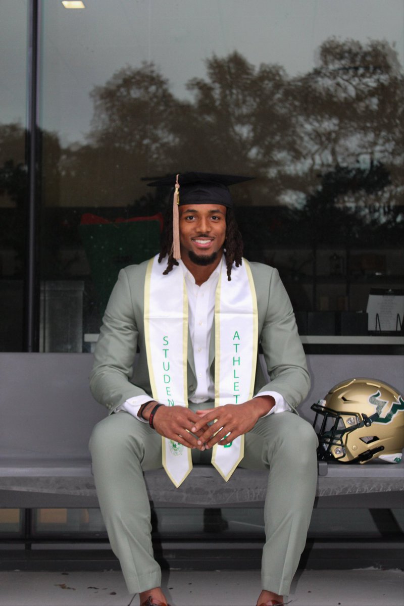 BNorris_4_'s tweet photo. Manifested this. Soon as I seen it I went and grabbed it. #Masteredit 🎓

Masters of Science in Entrepreneurship in Applied Technologies ✔️
#GoBulls 🤘🏽 https://t.co/IfMh7sj5dZ