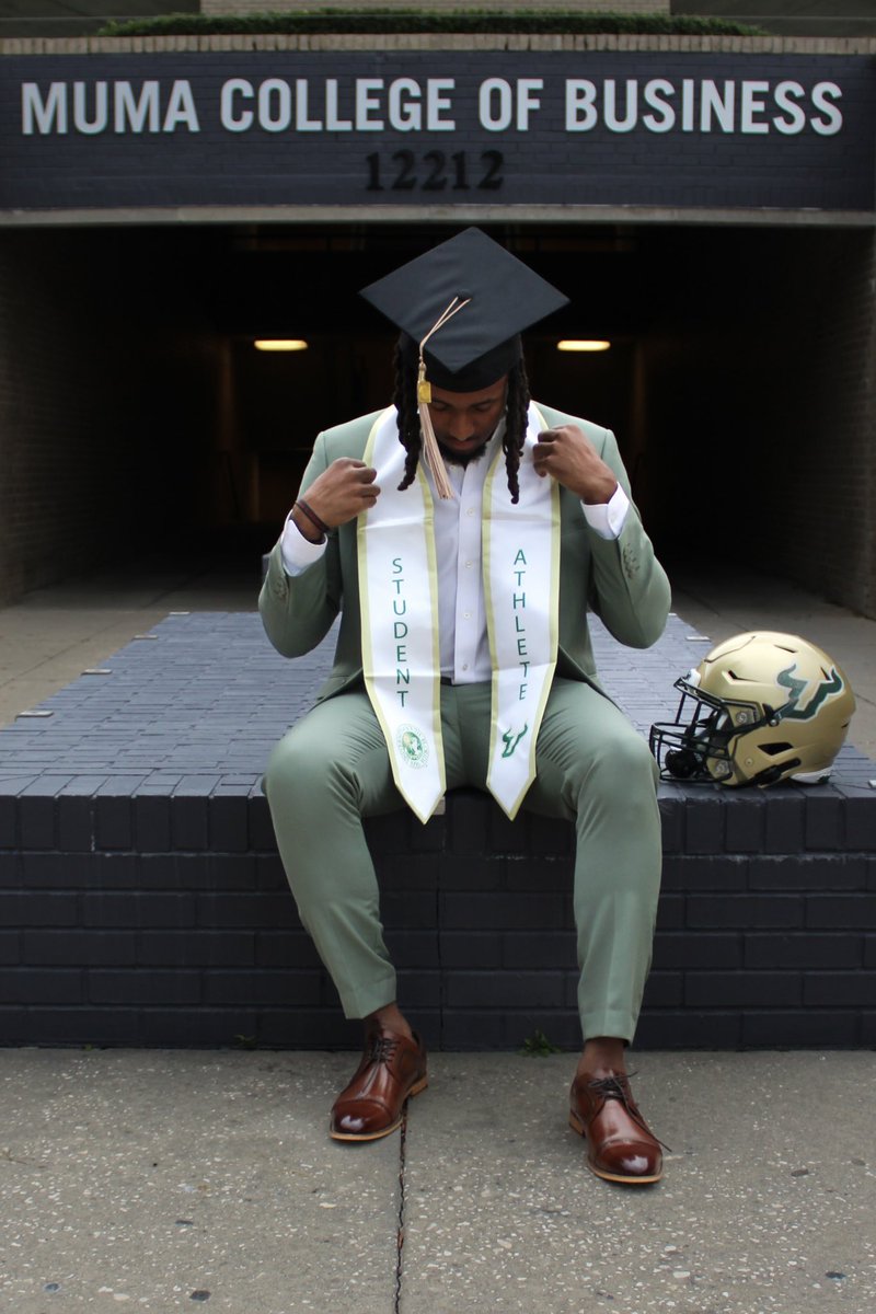 BNorris_4_'s tweet photo. Manifested this. Soon as I seen it I went and grabbed it. #Masteredit 🎓

Masters of Science in Entrepreneurship in Applied Technologies ✔️
#GoBulls 🤘🏽 https://t.co/IfMh7sj5dZ