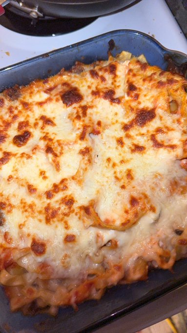 I swear I make the best lasagna https://t.co/3DalL1ZcKC