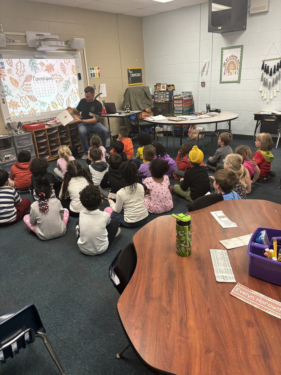 nikkkki15's tweet photo. Finally started our weekly mystery reader! We’ve had two great ones so far, and there’s nothing like seeing their faces when their adult walks in 😊 @Creeksidetweet https://t.co/TUWptZcfRh