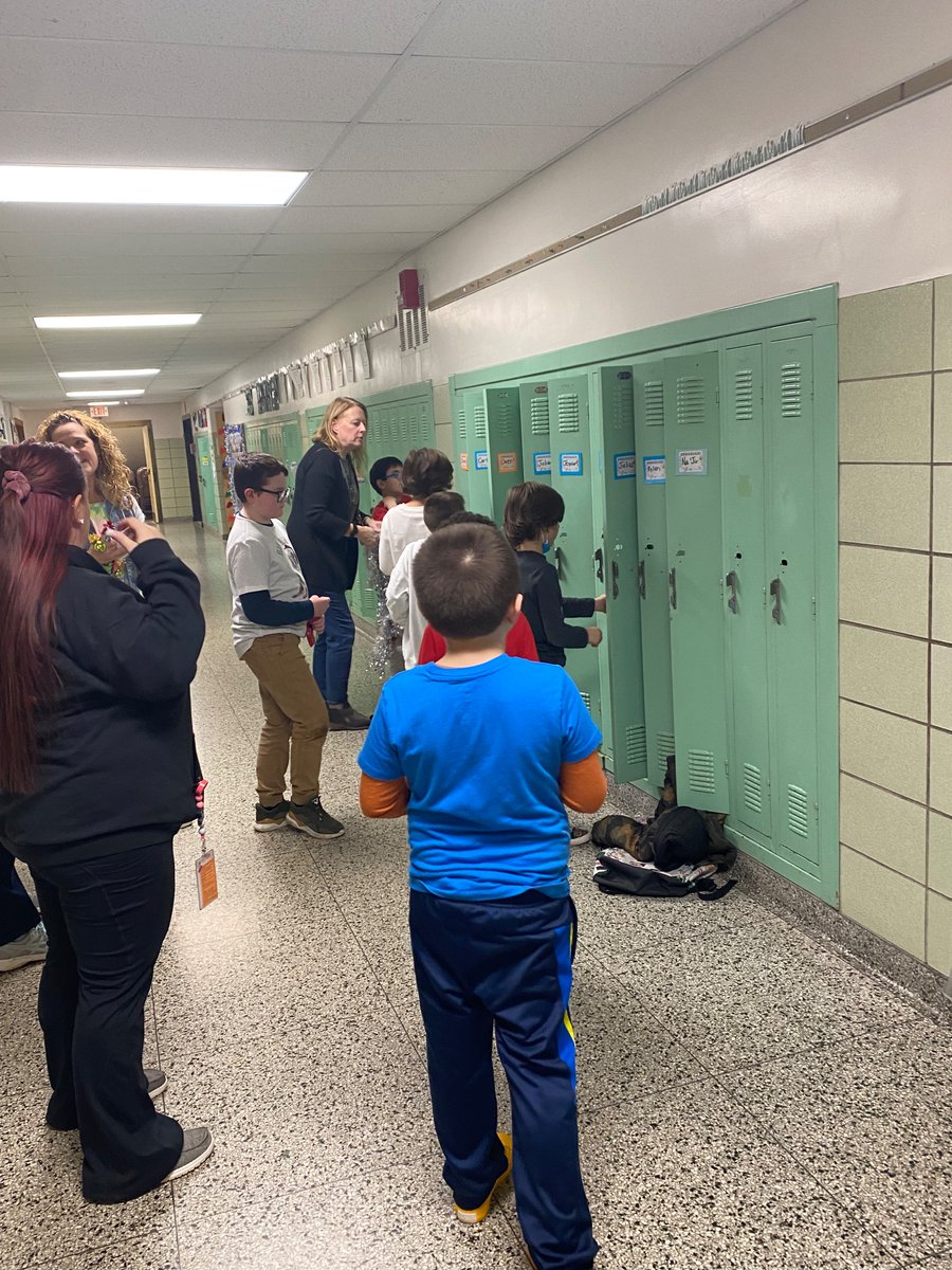 CCCSD_CES's tweet photo. Mrs. Mroczek’s class is spreading kindness to others! https://t.co/PL7NooVxdt
