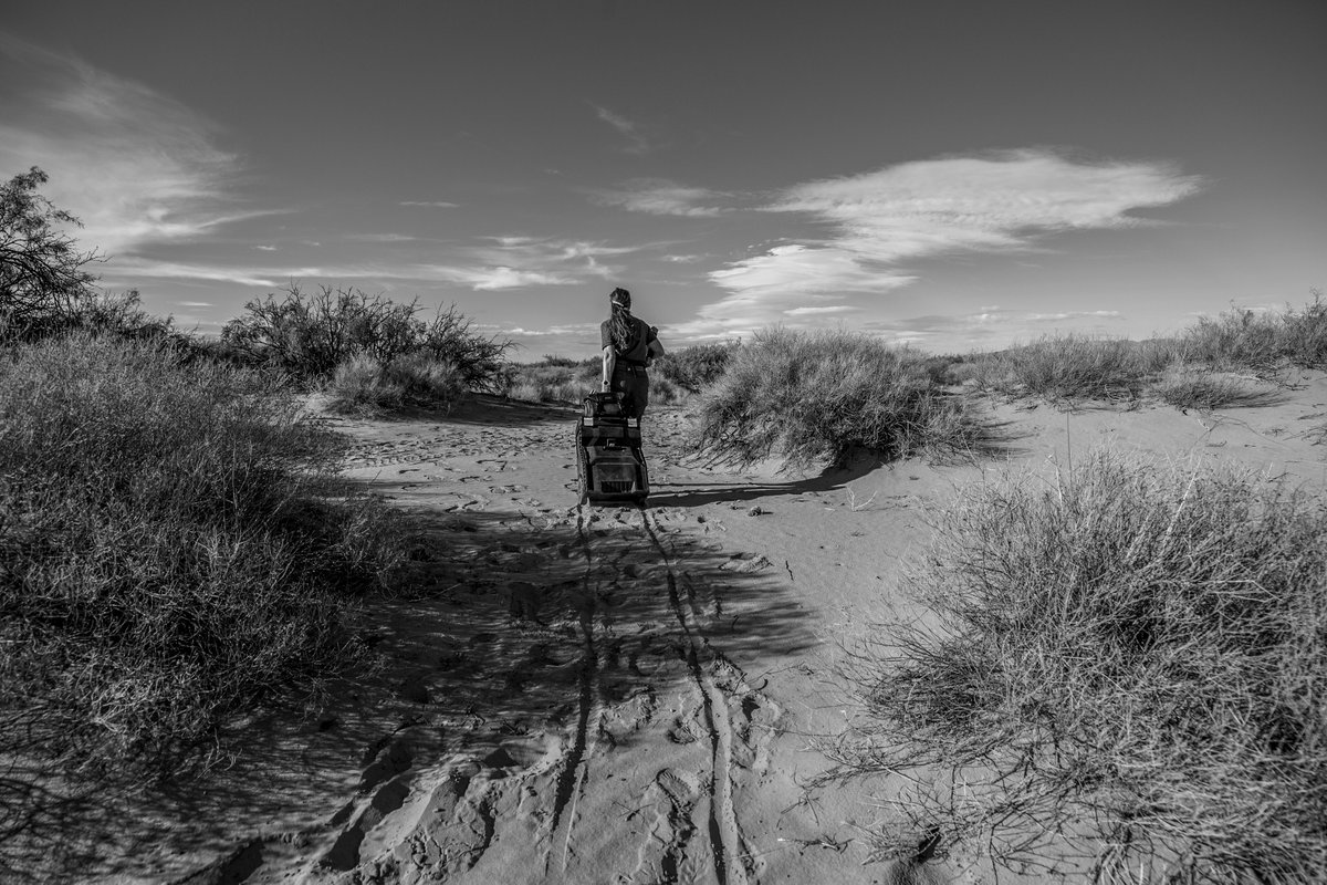 fotornelas's tweet photo. Migrants died in record numbers on the El Paso/Juárez border. Particularly brutal was an area of desert in New Mexico where at times more than one body was being discovered per day. 🖋️ @laurenvillagran https://t.co/g6MgCBSVc1 #migracion #border https://t.co/lMFYc4Puwo