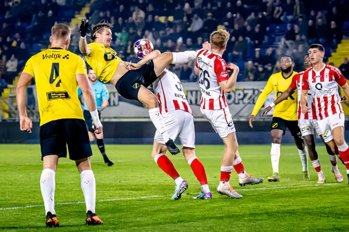 BD_TOPOss's tweet photo. Goal! 2-0 NAC! Na drie gemiste kansen scoort Aimรฉ Omgba nu wel. Duel lijkt beslist. Nog een paar minuten te gaan in Breda https://t.co/kwMXXbbUwv #toposs #nactop https://t.co/u3e6kLp3j2