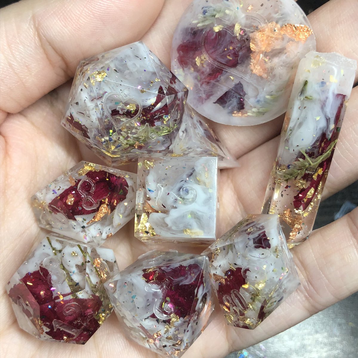 HealersHug's tweet photo. Snow covered rose dice. Been a while since I’ve made dice with floral inclusions and man do these rose petals pop against the white wisps. 
#handmadedice #dnd #dungeonsanddragons #ttrpg #dice #diceset #dicegoblin #dicemaking #dicemaker https://t.co/xbLtRNfBx1