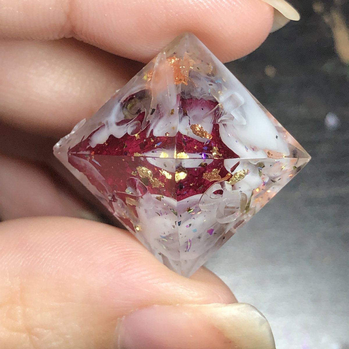 HealersHug's tweet photo. Snow covered rose dice. Been a while since I’ve made dice with floral inclusions and man do these rose petals pop against the white wisps. 
#handmadedice #dnd #dungeonsanddragons #ttrpg #dice #diceset #dicegoblin #dicemaking #dicemaker https://t.co/xbLtRNfBx1