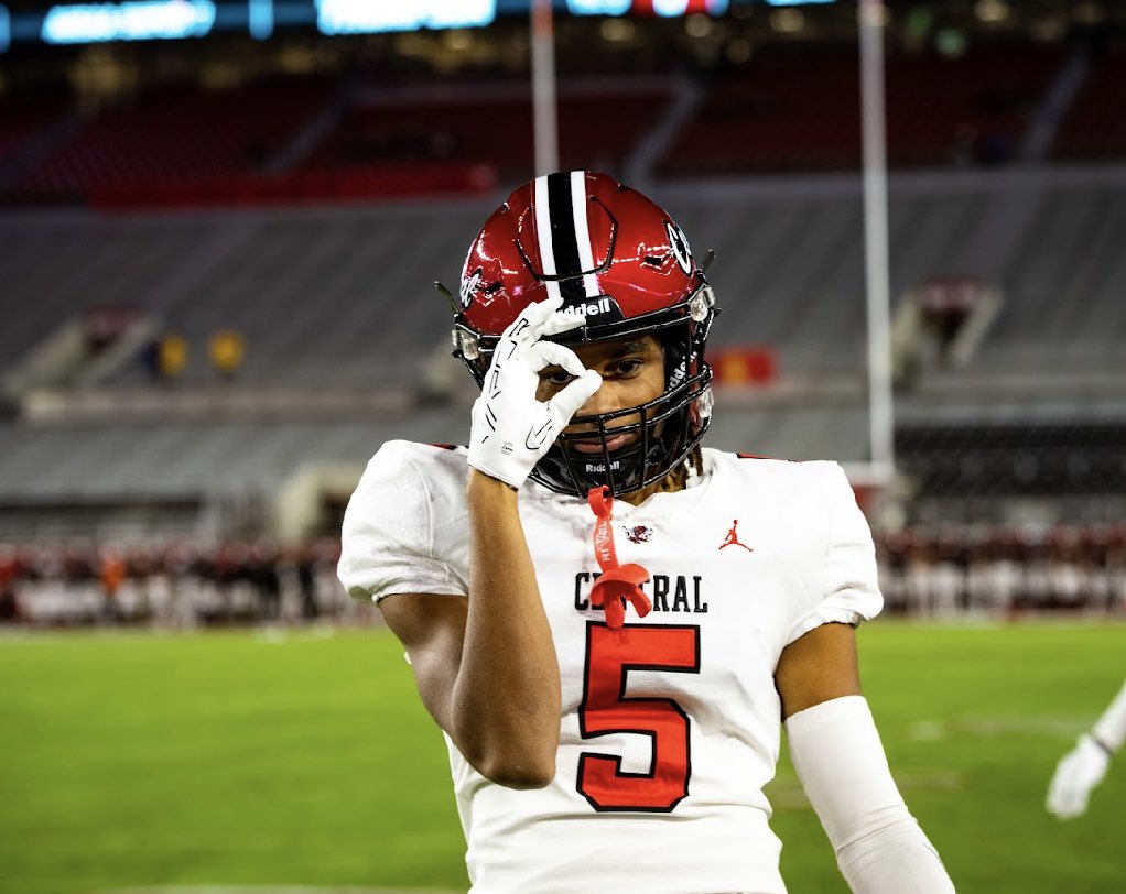 End of Year HL👁️
59 Catches
1185 yards 
20.1 yards a catch
15 touchdowns 

hudl.com/v/2MmLw3