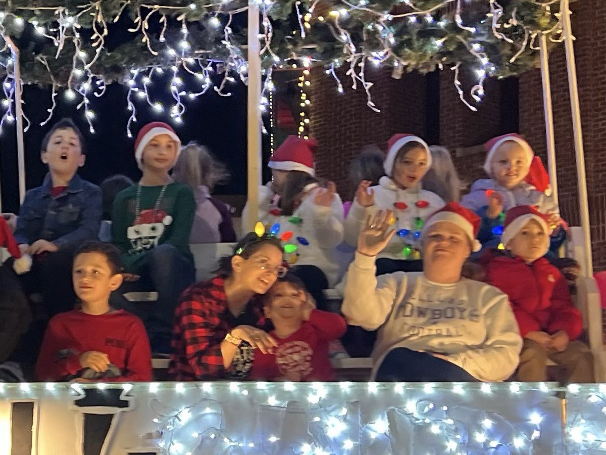 OquistDiane's tweet photo. I always look forward to the Grapevine Parade of lights. Dove Elementary School you did a great job on our float once again. Love seeing all those festive dolphins riding on the float and I even ran into our very own Officer Day.  #DESisBEST https://t.co/6zU8VoLtPg