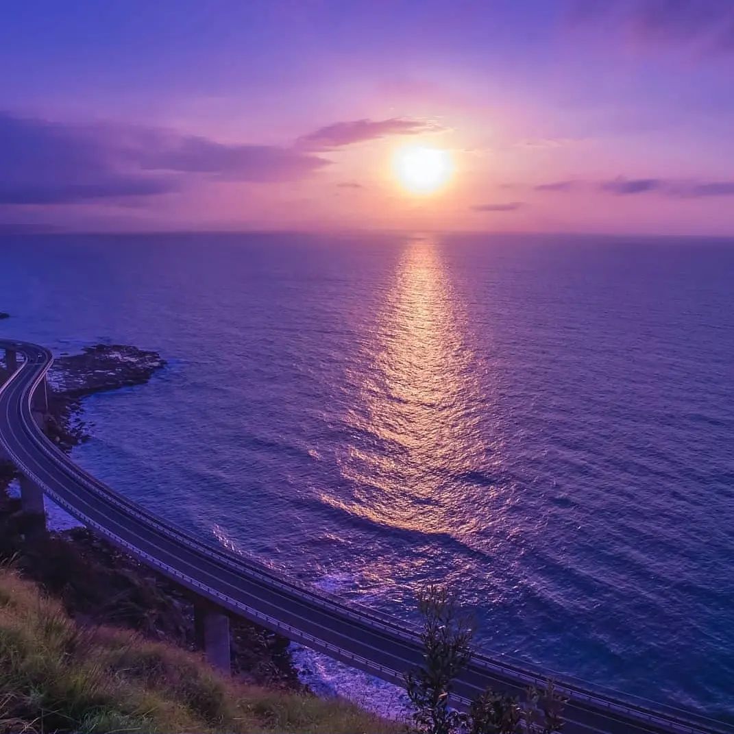 The ﾞscenery ᠍and ᠍people are ﾠon ᠎the  road, ﾠand ᠍joy touches the ⳿bottom ᱸof my ᠍heart.