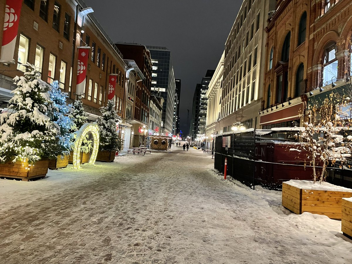 Join us Saturday @ 7:30 PM for our 90 min #Holiday Lights &amp; History tour of downtown Ottawa. Registration online to save a spot. No rain predicted til 12 AM. <a href="/Ottawa_Tourism/">Ottawa Tourism</a> <a href="/ottawacity/">City of Ottawa</a> <a href="/fairmontlaurier/">Fairmont Laurier</a> #Christmas <a href="/Ottawa_Now/">Ottawa Events</a> <a href="/ottawa_events/">Ottawa Events</a> <a href="/littlemsottawa/">littlemissottawa</a>