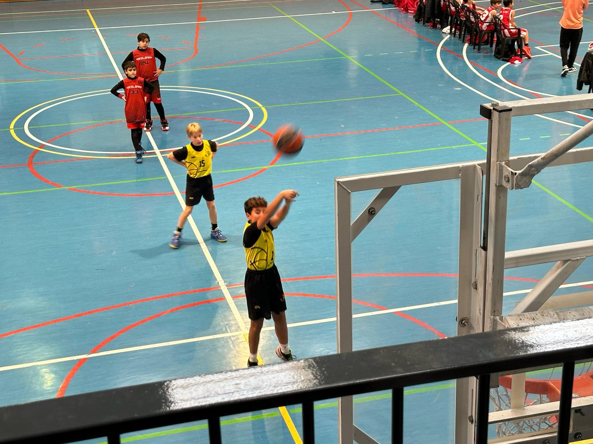 El Mini A masculí en el torneig de la Puríssima del <a href="/ClubBasquetVic/">Club Bàsquet Vic - UVIC UCC</a>
Gran dia per conviure i sumar experiències passant-ho de la millor manera.
4 PJ i 3V i 1D
Gràcies a l'Àlex, l'Èric i el Quim del MiniB per l'ajuda. 
#casteLLARdelbasquet #fcbq #basquetcatala #femcastellar