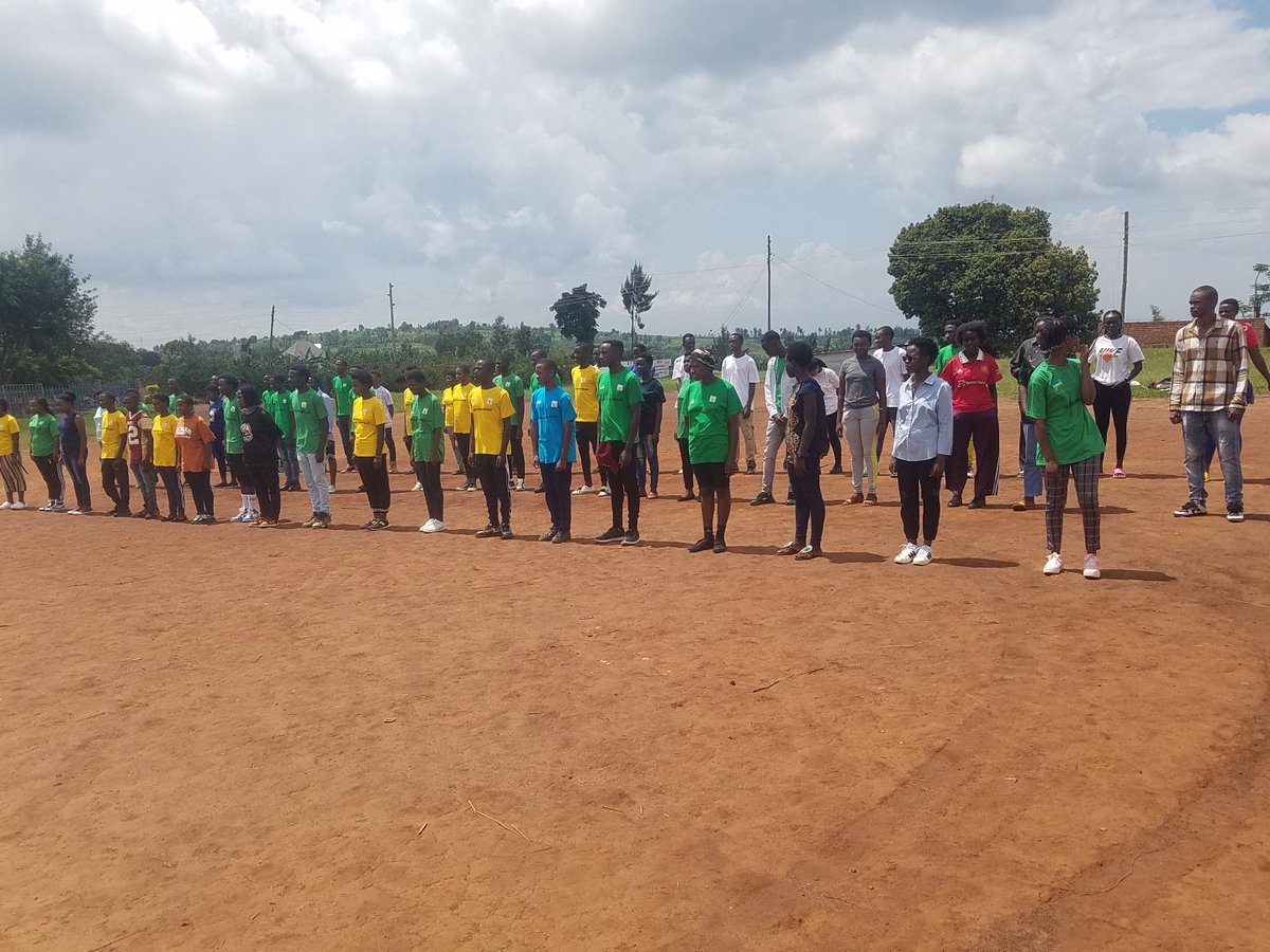 GahengeriS's tweet photo. Rwamagana District 
Gahengeri sector 
Intoreziri kurugerero Rw'inkomezabigwi icyiciro cya 11 zikomeje guhabwa amasomo azabafasha mubuzima bwabo bwaburimunsi,bahabwakandi nimyitozo ngororamubiri.@GahengeriS@RwamaganaDistr https://t.co/TGE0ketsR2