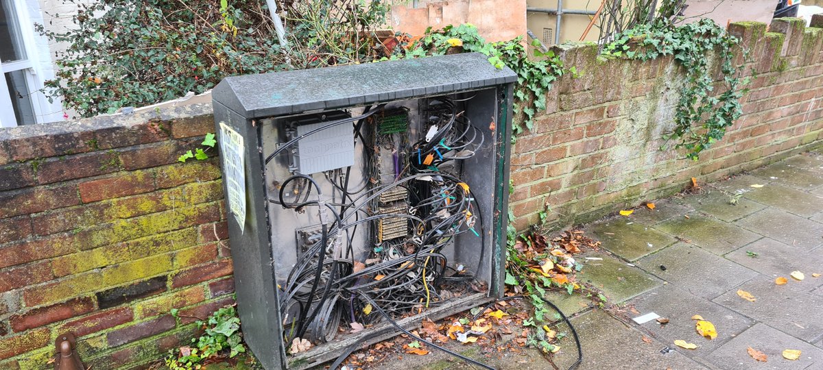 marzak's tweet photo. @virginmedia Dalston E8. Once more your engineers leave the door to street junction box leaning on unit, not locked.  So someone takes it to sell for scrap metal. Now all broadband connections are exposed until someone rips them out for metal and we have no internet. https://t.co/kcSOmWnJuv