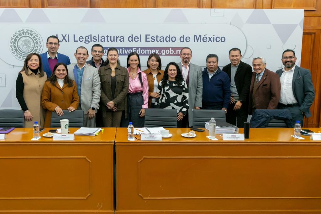 Cerramos la semana con la mesa de trabajo de la comisión de Planeación y Gasto Público en la @legismex. 
Que tengan excelente fin de semana. ✌🏻#UnCambio
#ViriFuentesDiputada
#TrabajoQueSeNota
#EsTiempoDeLasMujeres