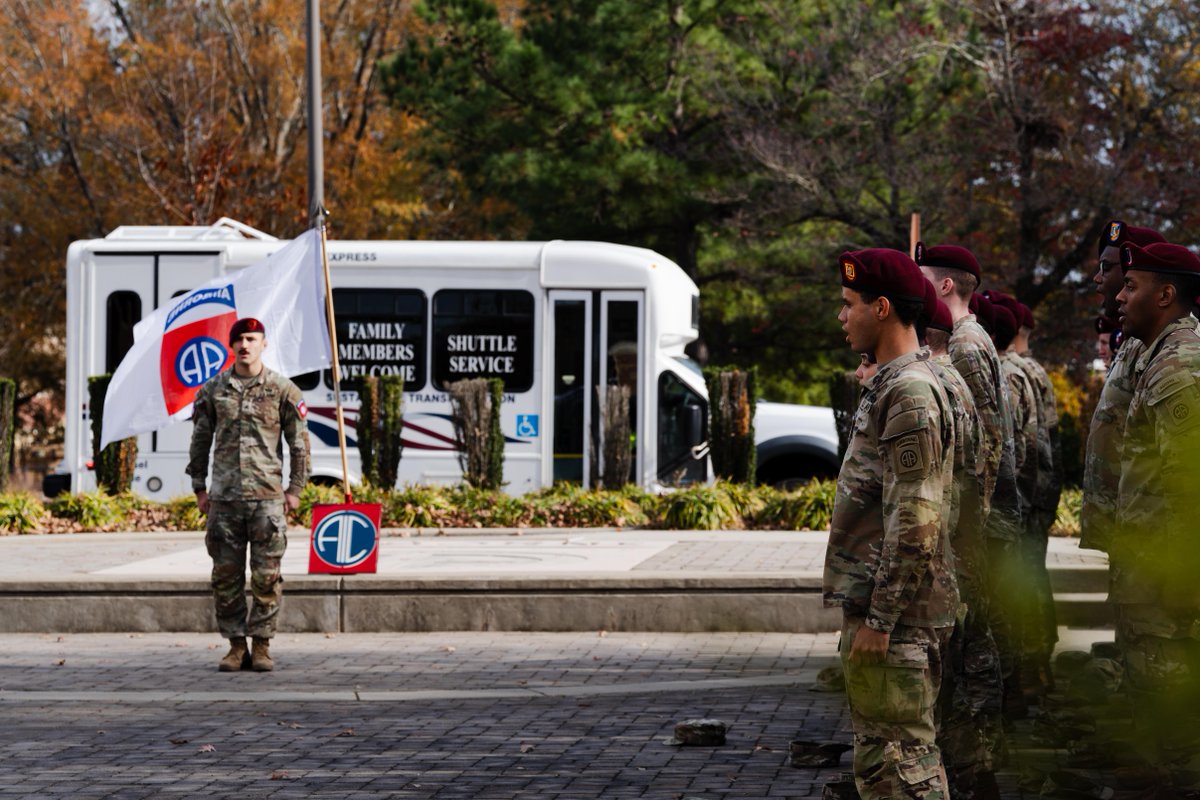 82ndABNDiv's tweet photo. Today, our new Paratroopers donned their berets in a symbolic ceremony, embracing the legacy &amp; unity they represent. To our new Paratroopers, wear it with pride – a symbol of your commitment to excellence and the unbreakable bonds within our unit. Welcome to the family! #AATW https://t.co/xcV5PJdV70