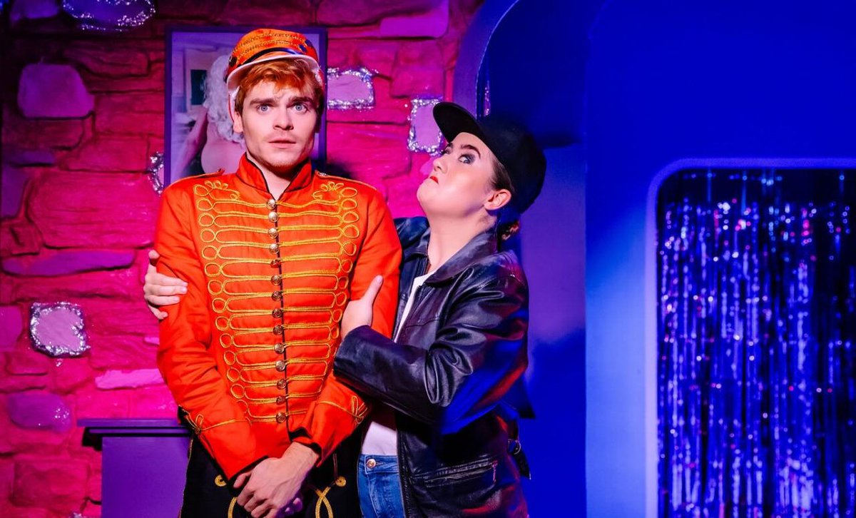 #REVIEW 𝐓𝐡𝐞 𝐍𝐮𝐭𝐜𝐫𝐚𝐜𝐤𝐞𝐫 - 𝐀 𝐕𝐞𝐫𝐲 𝐀𝐝𝐮𝐥𝐭 𝐏𝐚𝐧𝐭𝐨𝐦𝐢𝐦𝐞, Turbine Theatre "You’ll leave with a spring in your step and a bit more Christmas joy glowing in your heart" (tinyurl.com/yc37hmcb)