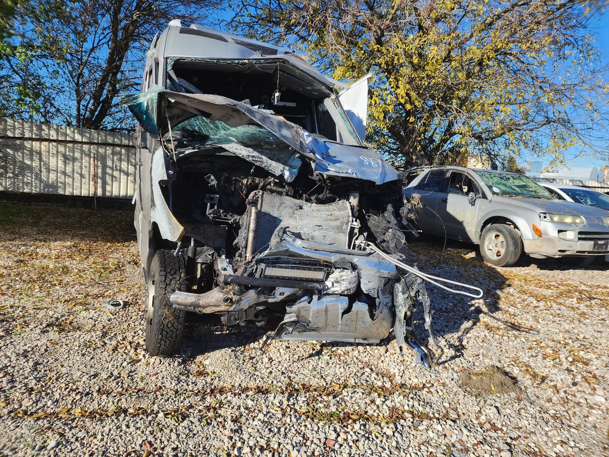 ChuggieKieser's tweet image. 🚨Urgent #LostDog #DecaturTX🚨
Our #MissingPet  Snappy was lost on highway 380 near #VictoryChurch in #Decatur after a terrible car accident.  He was spotted near Ash and Trenchard, with wounds. Please repost to help bring Snappy home. 214-205-1624 charles@mountainviewbuffalo.com