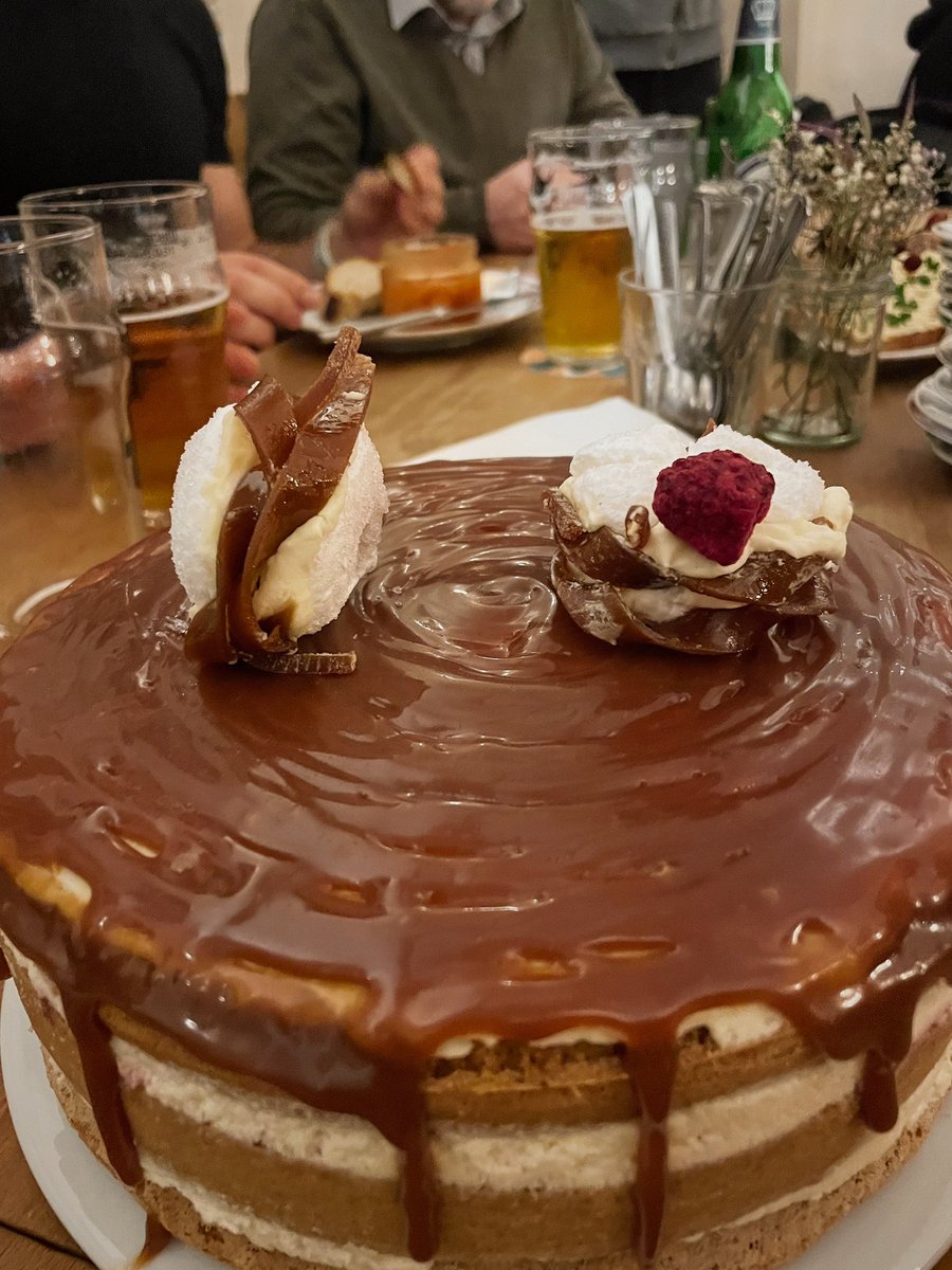 to honour my successful defense, me and Rozalie made the #nucleosome cakes; lesson learned- assembling nucleosomes is actually a lot easier in vitro.
(also, #nucleosomepolice red flag 🚩)