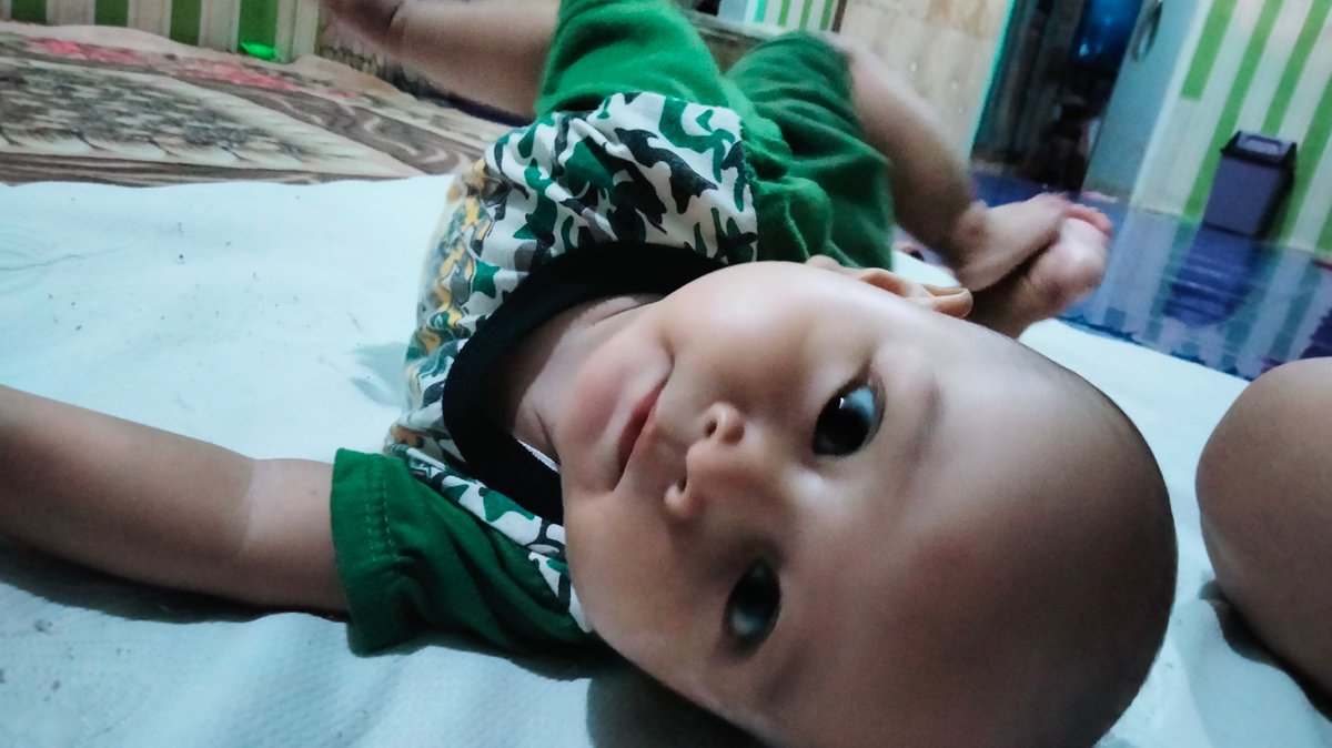 desyviani's tweet photo. Hii Desember... Umurku sekarang 5 bulan https://t.co/URNXiQhF7g