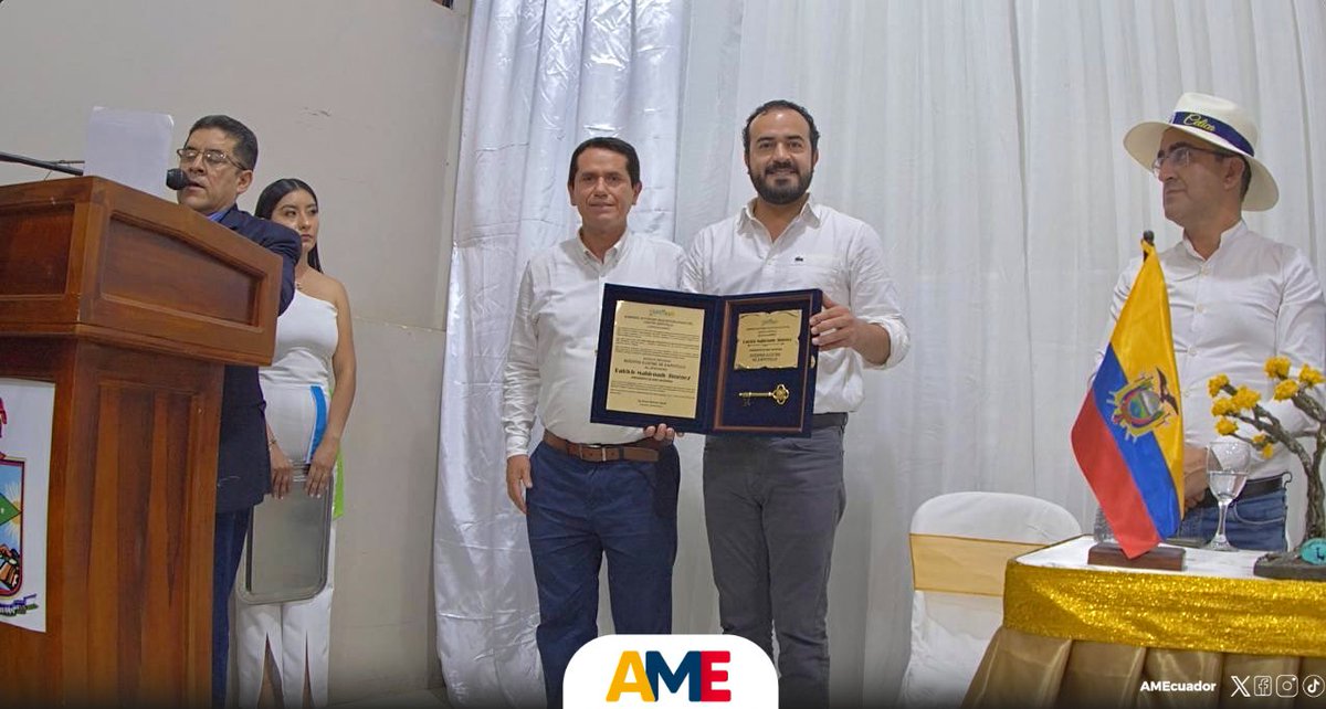 AMEcuador's tweet photo. Nuestro presidente de #AME, @patricio_maldo, recibió la llave de la ciudad de #Zapotillo, distinción que es entregada por el alcalde de este cantón, Burner Moncayo, en el marco de la firma de convenio Mancomunidad Bosque Seco.
 
Trabajo y dedicación reconocidos en este presente. https://t.co/brCKFio8G1