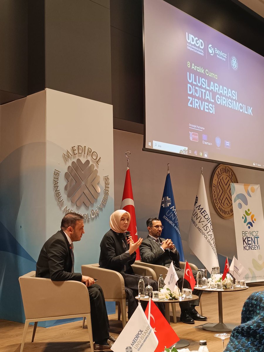 zeynepyildiztr's tweet photo. 📍İstanbul Medipol Üniversitesi’ndeydik

Uluslararası Dijital Girişimcilik Zirvesi’nde “Dijital Dönüşüm ve İş Modelleri: Geleceği Şimdi Keşfetmek” Panelinde eğitimden, sanayiye bizi yarına güçlendirerek ulaştıracak bir ekosistem inşa etmeyi, insan hakları bağlamında teknolojinin yapıcı etkisini ön plana çıkarmayı konuştuk.

Nazik davetleri dolayısıyla  @udgdernegi ‘ne, misafirpervelikleri dolayısıyla Beykoz Belediye Başkanımız @murataydintr ‘a teşekkür ediyorum.