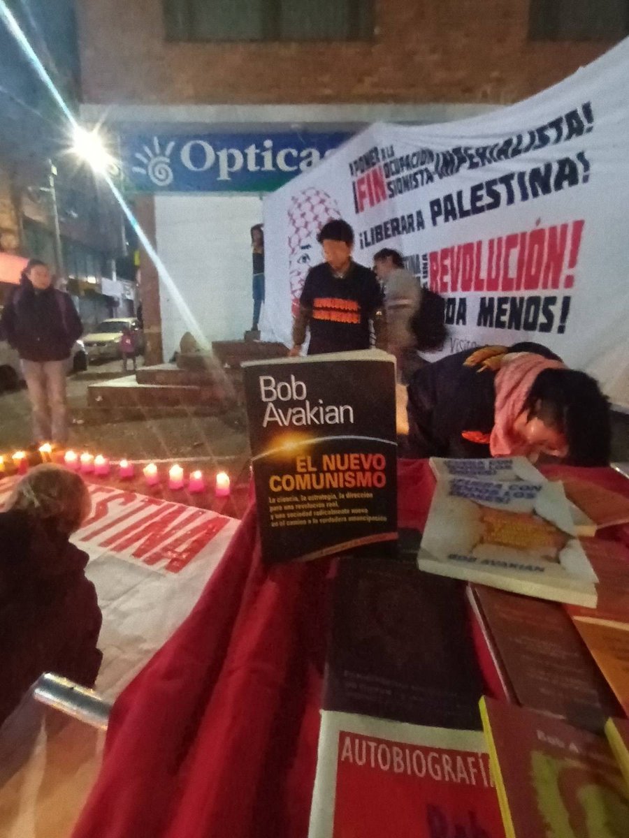 ComRevCo's tweet photo. La noche del 7 de diciembre, en La Victoria, localidad de San Cristobal, suroriente de Bogotá, comrevco y simpatizantes en una jornada contra el brutal crimen de Israel/EEUU contra Gaza y toda Palestina.
¡Palestina necesita la revolución y nada menos!
#Gaza #Palestine #Palestina https://t.co/nPDCFI4ggO