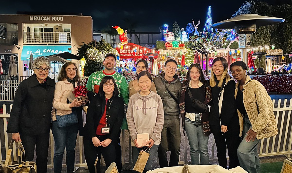 Happy Holidays 2023 from the Trejolab, the best team ever! ⁦@UCSDPharm⁩ ⁦@UCSDBMS⁩ ⁦@SD_IRACDA⁩ #mentoringmatters