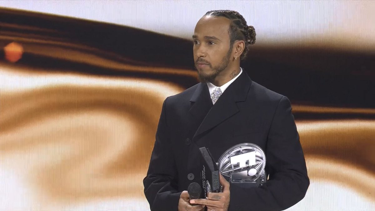 tarmactorque's tweet image. Lewis arrived in the best outfit. Greeted and congratulated the room on their season, their hard work and achievements. He congratulated Redbull, checo and max. Said he hoped that Merc closed the gap and had faith they would. And then wished everyone in the room a happy Xmas and…