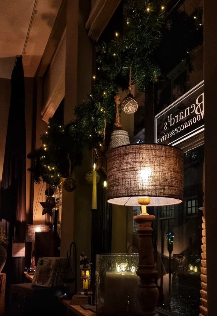 HenkBenard's tweet photo. Onze #woonwinkel  in #Wijbijduurstede in #kerstsfeer https://t.co/PHUZF6gUTN